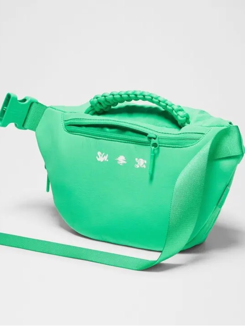 LULULEMON NWT
Curved Crossbody Bag 31 Graphic
$88